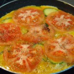 Tortilla española con calabacín y tomate