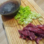 Fideos chinos con verduras y secreto ibérico
