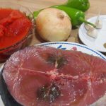 Ingredientes para Taco de atún con tomate sobre trigo tierno 